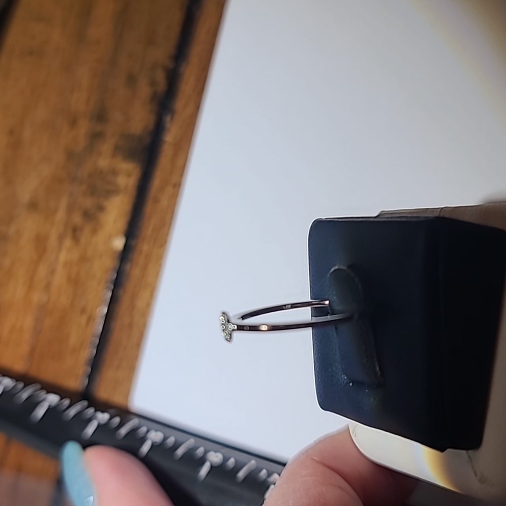 14KT white gold  and diamond ring - Picture 4 of 5